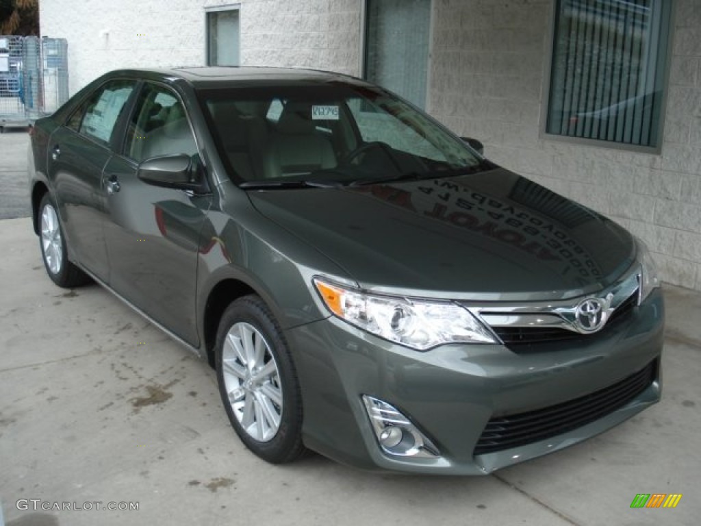 2012 Camry XLE - Cypress Green Pearl / Ivory photo #2