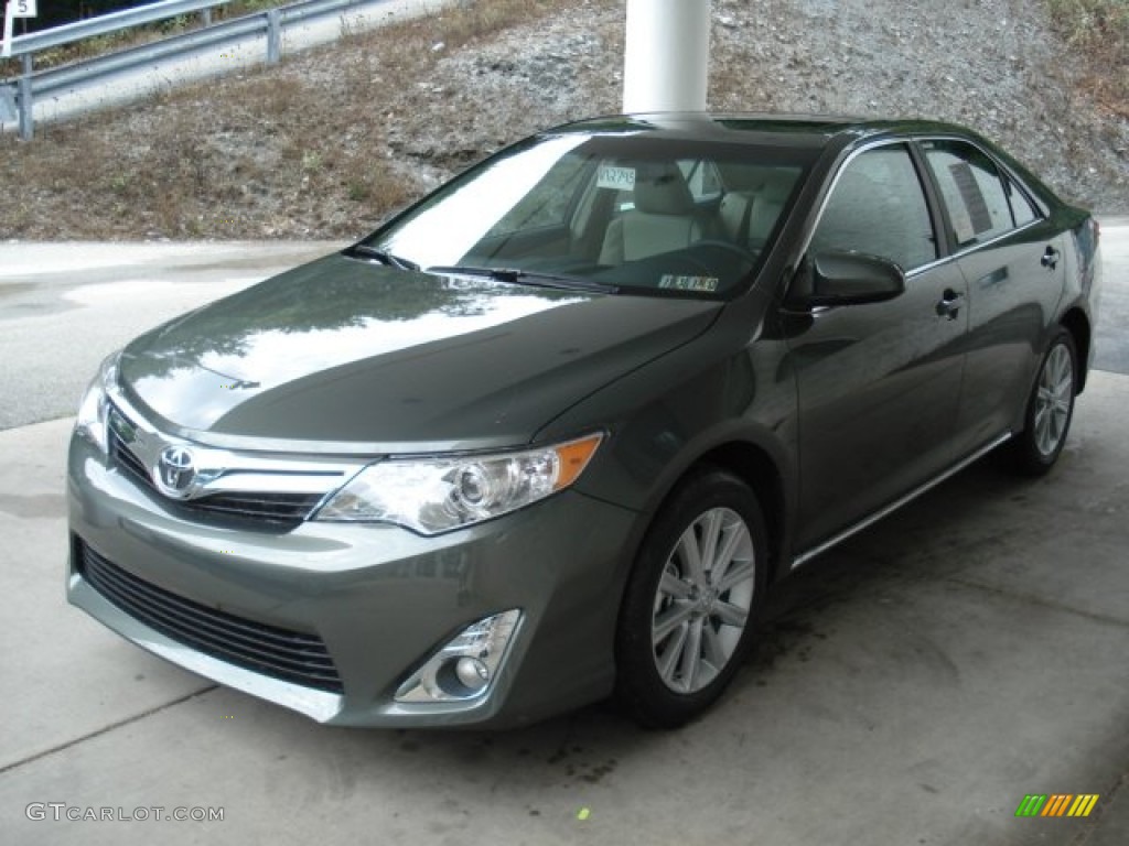2012 Camry XLE - Cypress Green Pearl / Ivory photo #4