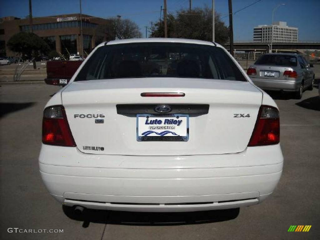 2005 Focus ZX4 SE Sedan - Cloud 9 White / Dark Flint/Light Flint photo #6