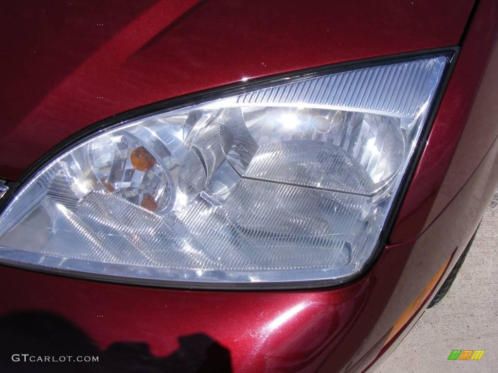 2007 Focus ZX4 S Sedan - Dark Toreador Red Metallic / Charcoal/Light Flint photo #16