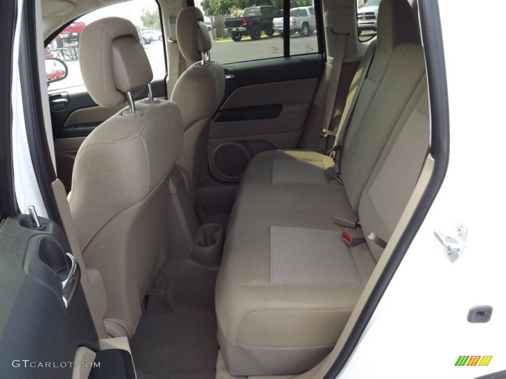 Dark Slate Gray/Light Pebble Interior 2013 Jeep Compass Latitude Photo #69240864