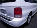 2002 Clear White Kia Sedona EX  photo #17
