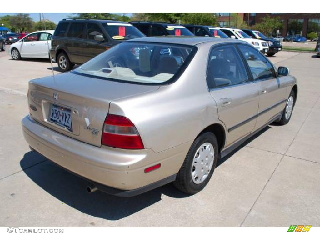 1995 Accord LX Sedan - Cashmere Silver Metallic / Beige photo #7