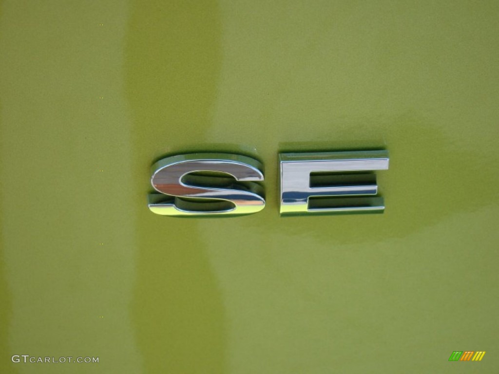 2011 Fiesta SE Sedan - Lime Squeeze Metallic / Light Stone/Charcoal Black Cloth photo #30