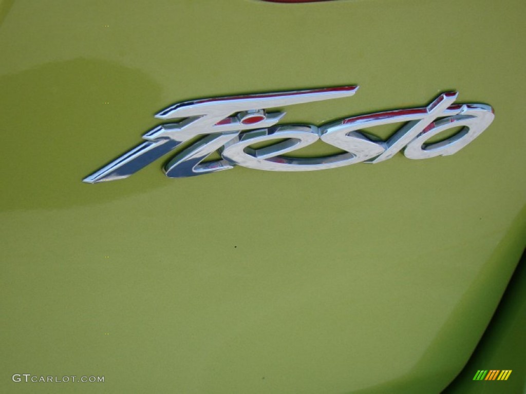 2011 Fiesta SE Sedan - Lime Squeeze Metallic / Light Stone/Charcoal Black Cloth photo #31