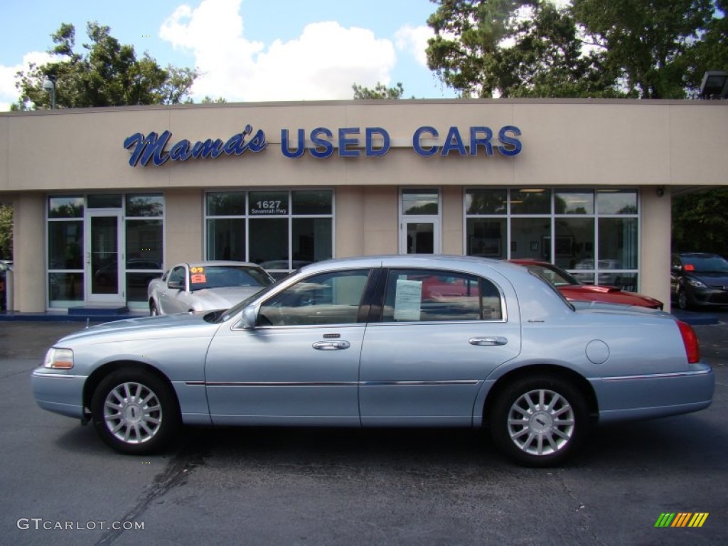 2007 Town Car Signature - Light Ice Blue Metallic / Medium Light Stone photo #1