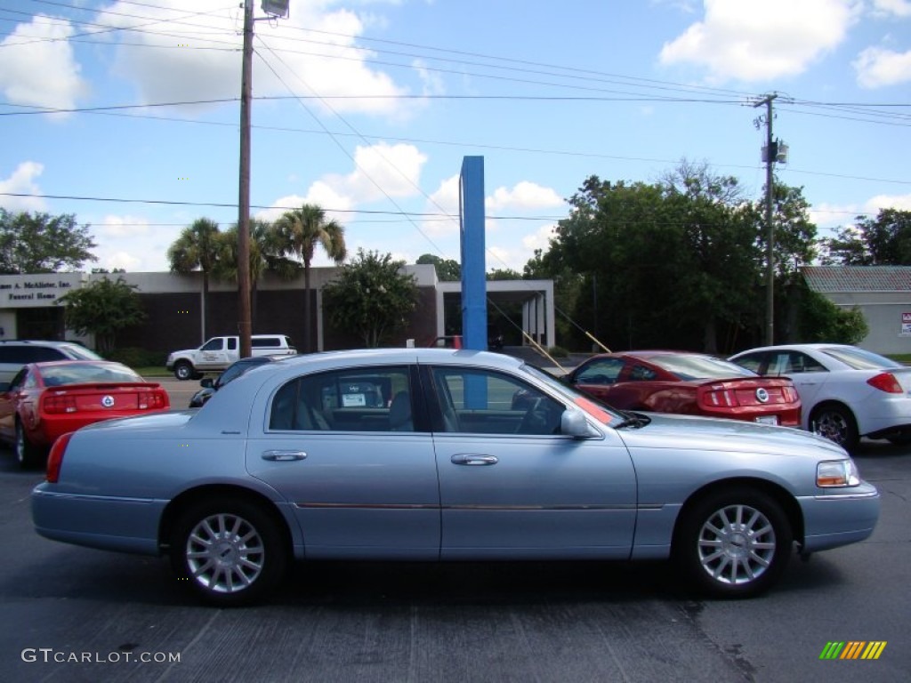 Light Ice Blue Metallic 2007 Lincoln Town Car Signature Exterior Photo #69245295