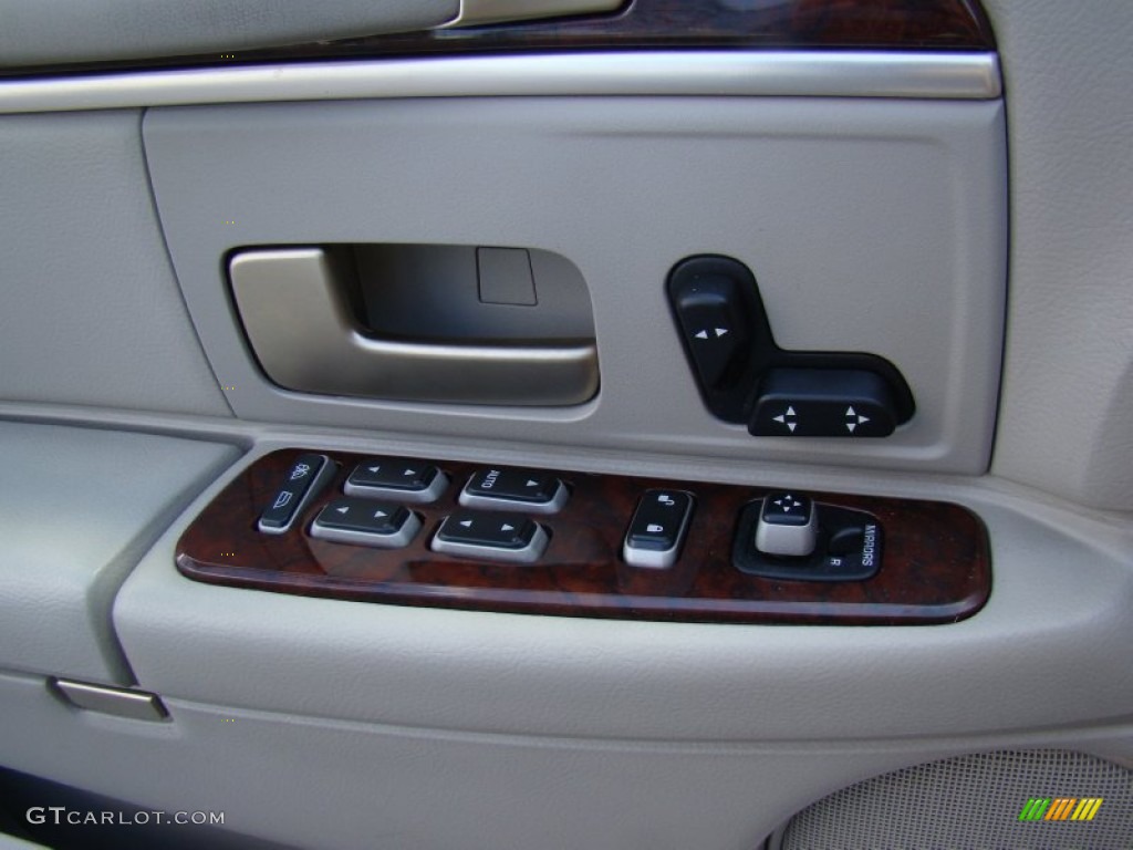 2007 Lincoln Town Car Signature Controls Photo #69245404