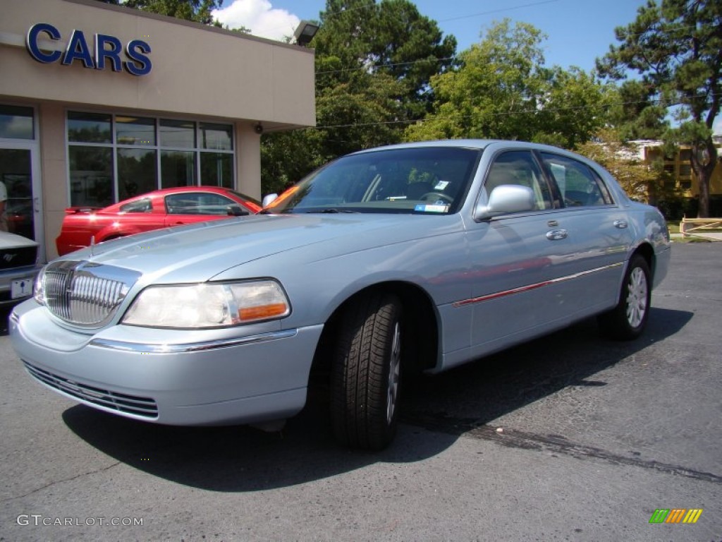 Light Ice Blue Metallic 2007 Lincoln Town Car Signature Exterior Photo #69245493
