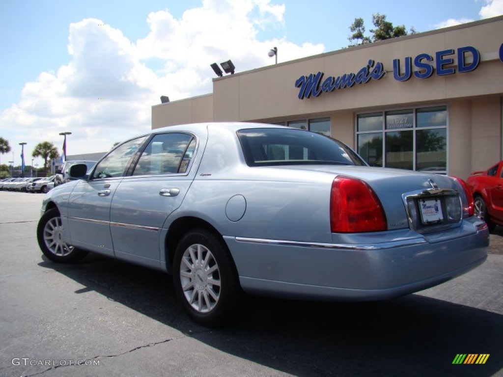 2007 Town Car Signature - Light Ice Blue Metallic / Medium Light Stone photo #28