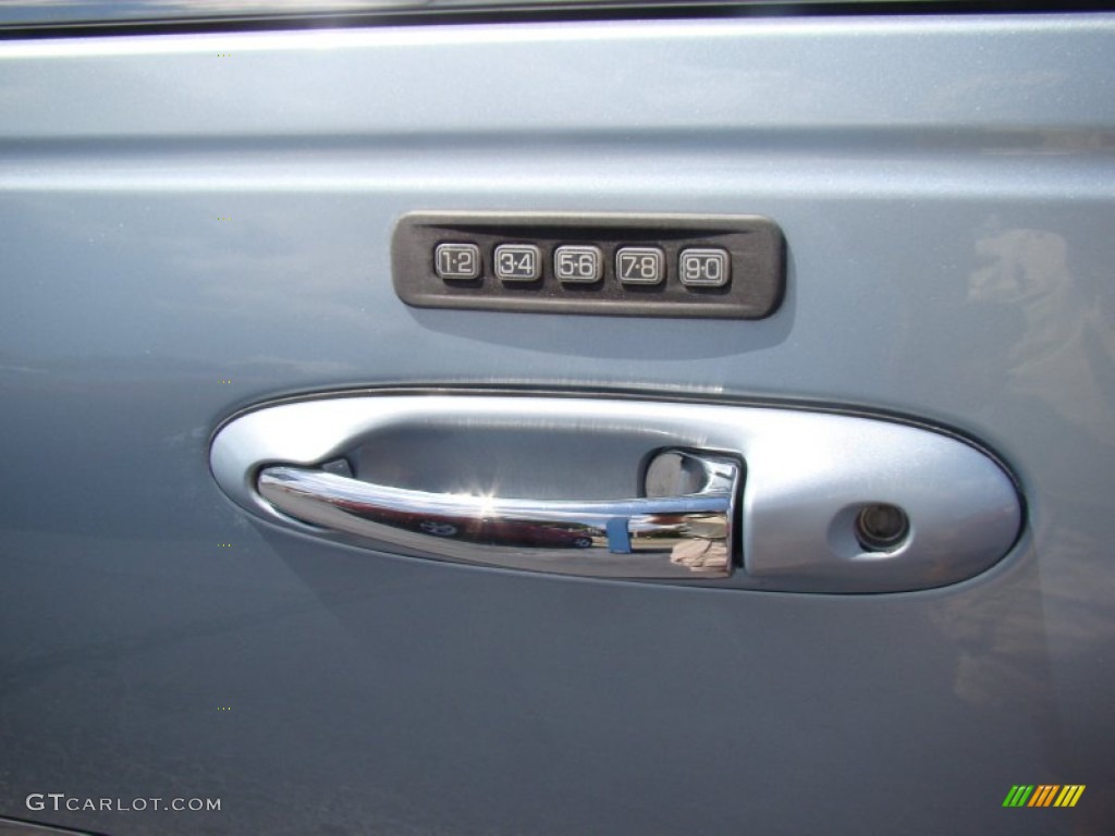 2007 Lincoln Town Car Signature Controls Photo #69245536