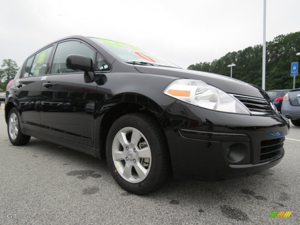 2012 Black nissan versa hatchback #2