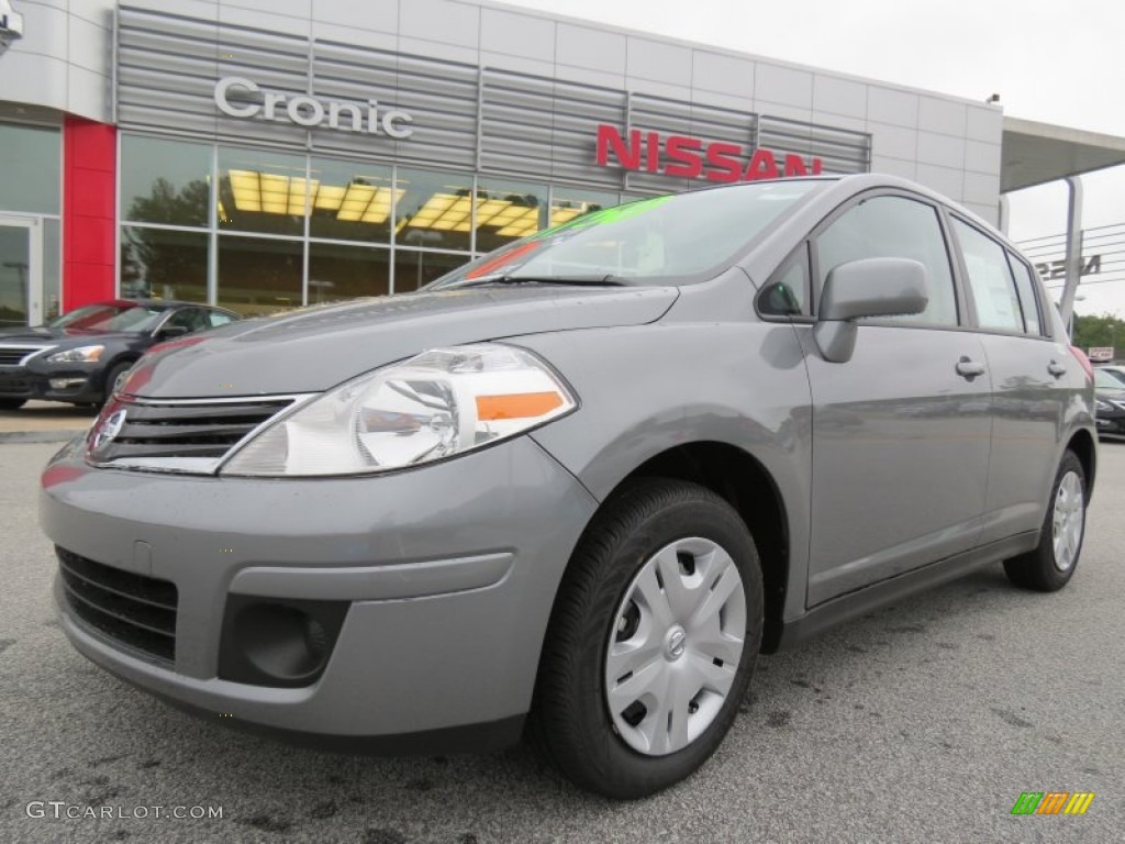 2012 Versa 1.8 S Hatchback - Magnetic Gray Metallic / Charcoal photo #1