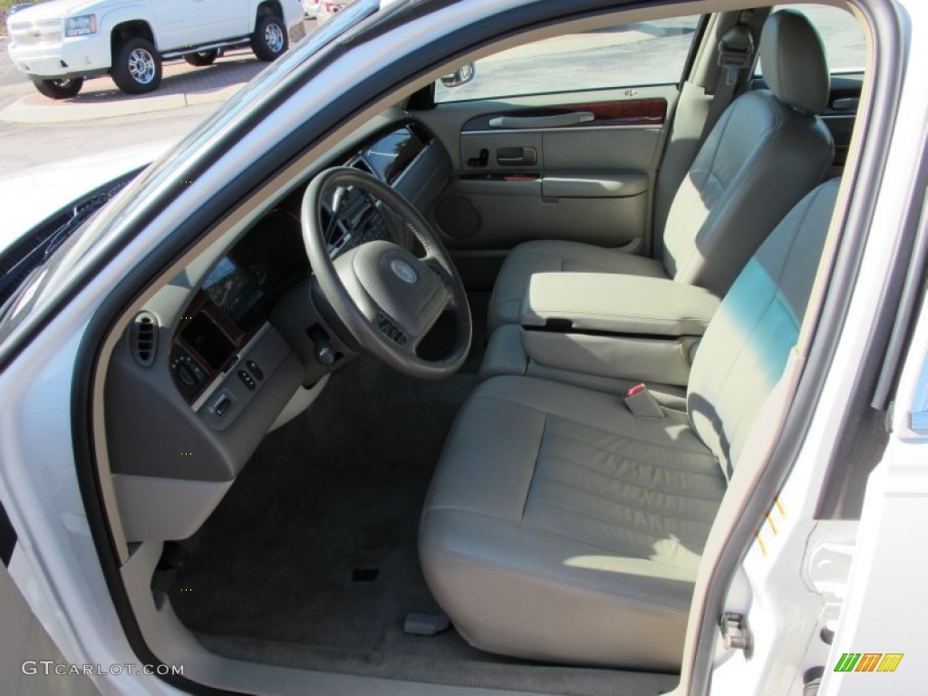 2004 Lincoln Town Car Signature Front Seat Photo #69249036