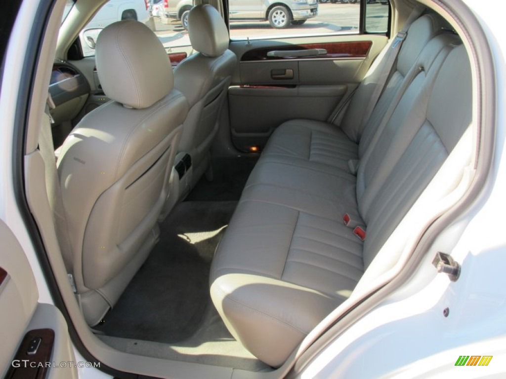 Dark Stone/Medium Light Stone Interior 2004 Lincoln Town Car Signature Photo #69249054