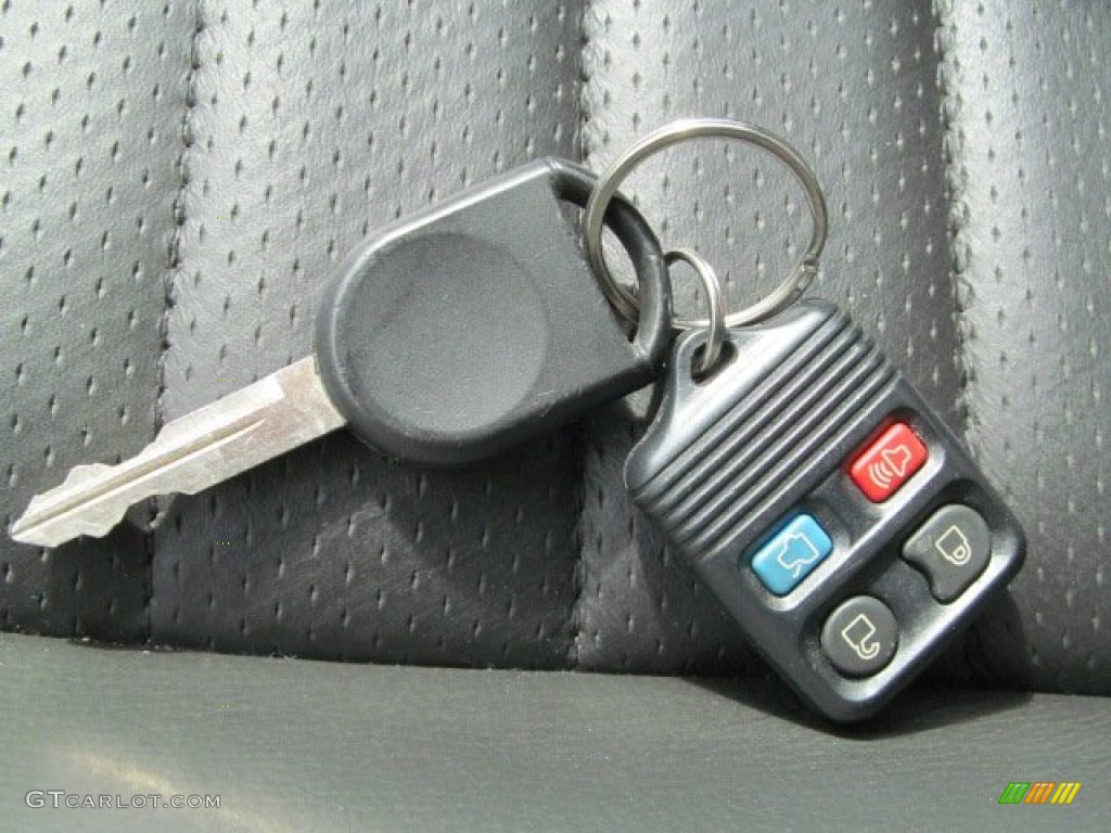 2007 Ford Mustang GT Coupe Keys Photos