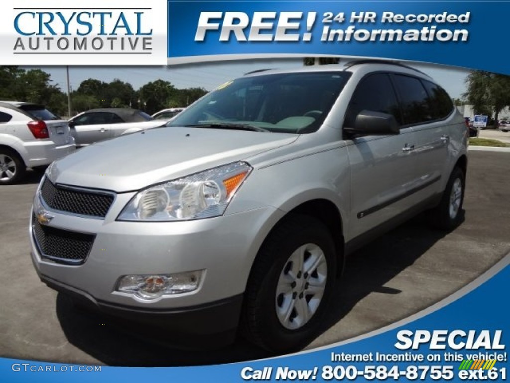 2010 Traverse LS - Silver Ice Metallic / Dark Gray/Light Gray photo #1