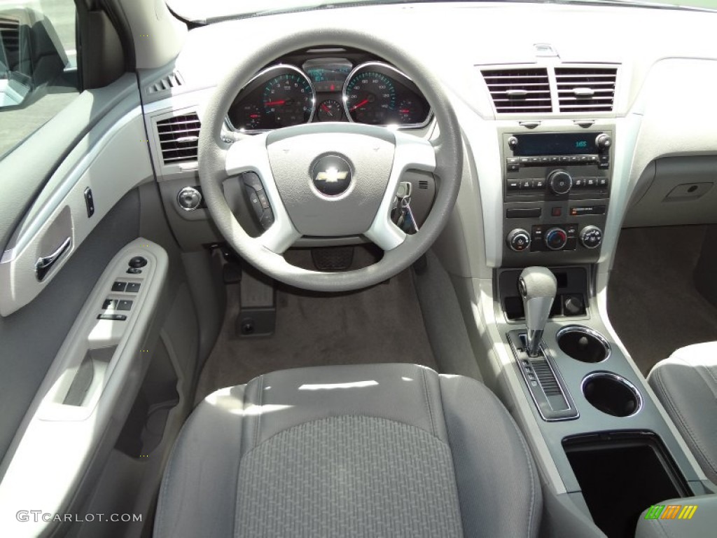 2010 Traverse LS - Silver Ice Metallic / Dark Gray/Light Gray photo #7