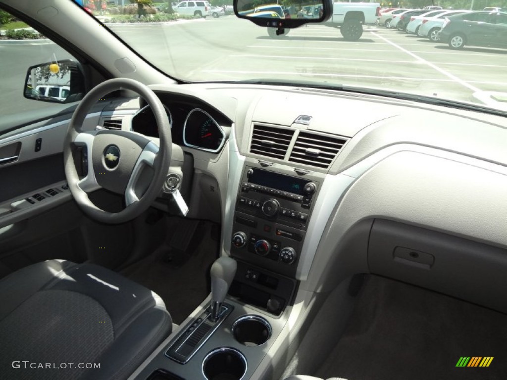 2010 Traverse LS - Silver Ice Metallic / Dark Gray/Light Gray photo #13