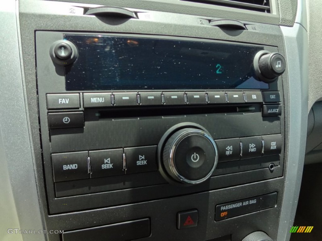 2010 Traverse LS - Silver Ice Metallic / Dark Gray/Light Gray photo #23