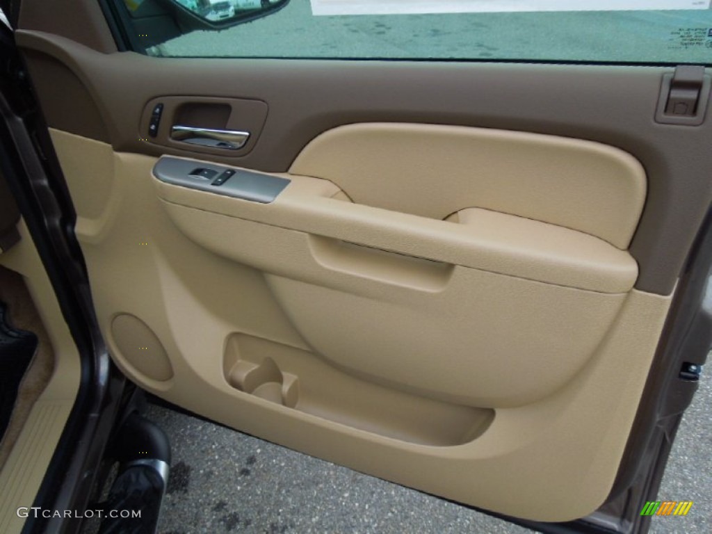 2013 Chevrolet Suburban LT 4x4 Light Cashmere/Dark Cashmere Door Panel Photo #69269133