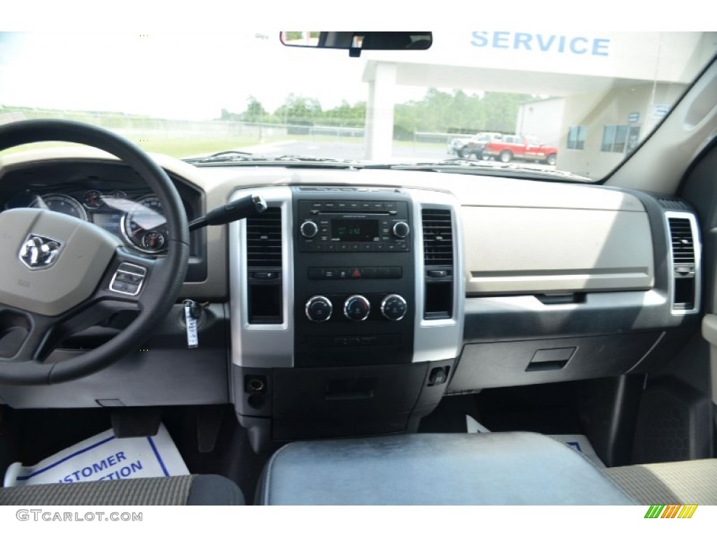 2012 Ram 1500 SLT Quad Cab - Black / Dark Slate Gray/Medium Graystone photo #15