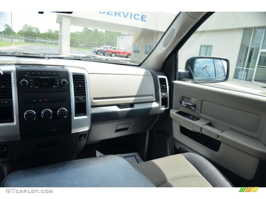 2012 Ram 1500 SLT Quad Cab - Black / Dark Slate Gray/Medium Graystone photo #16