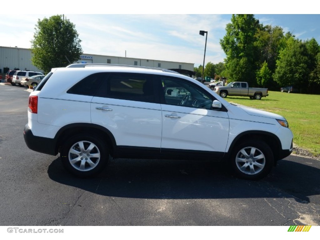 2011 Sorento LX V6 - Snow White Pearl / Black photo #4