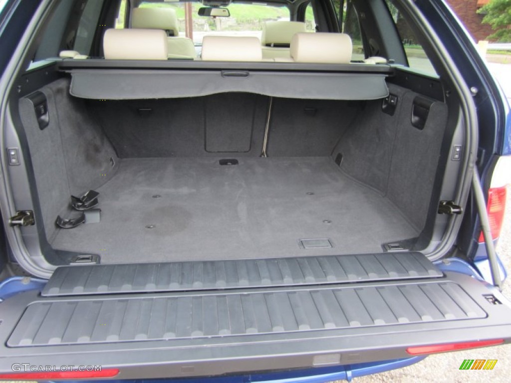 2006 BMW X5 4.8is Trunk Photos