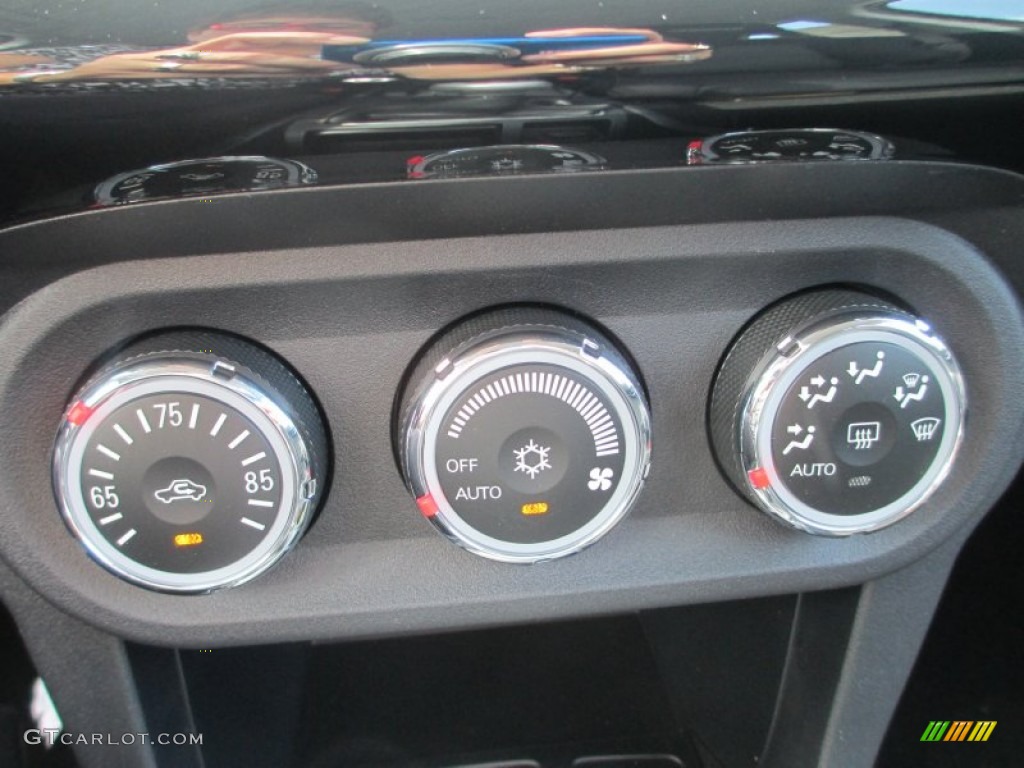 2012 Mitsubishi Lancer Evolution GSR Controls Photo #69287340