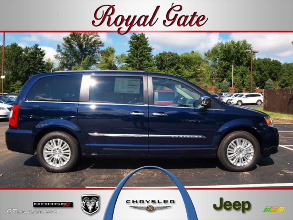 2013 Town & Country Touring - L - True Blue Pearl / Black/Light Graystone photo #1