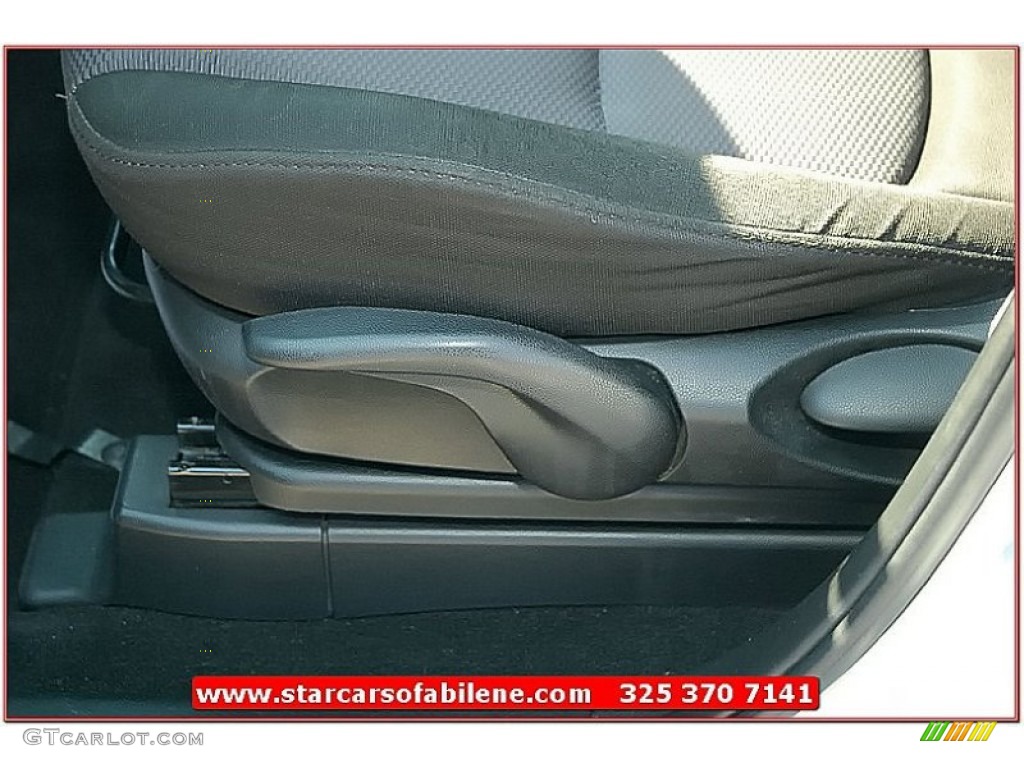 2006 MAZDA5 Sport - Whitewater Pearl / Black photo #14