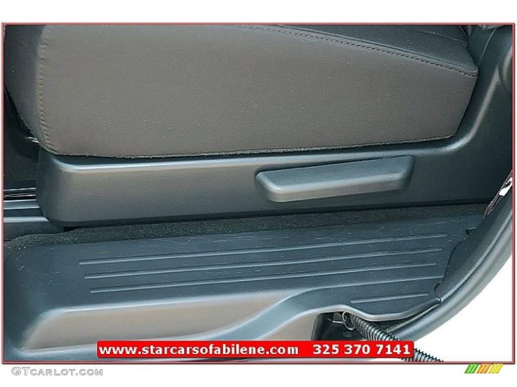 2006 MAZDA5 Sport - Whitewater Pearl / Black photo #22