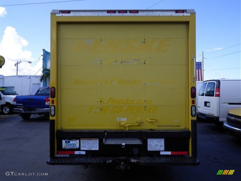 2009 Savana Cutaway 3500 Commercial Moving Truck - Yellow / Medium Pewter photo #11