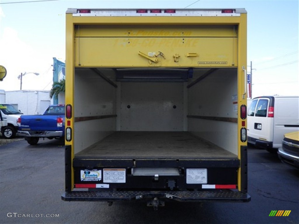 2009 Savana Cutaway 3500 Commercial Moving Truck - Yellow / Medium Pewter photo #12