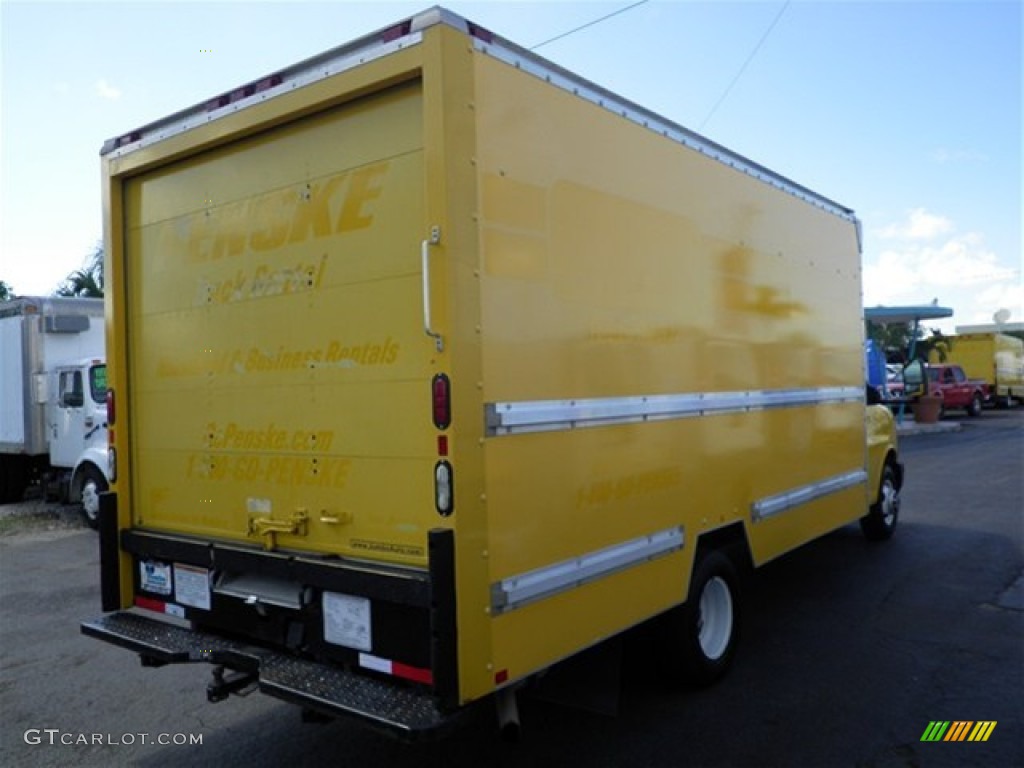 2009 Savana Cutaway 3500 Commercial Moving Truck - Yellow / Medium Pewter photo #14