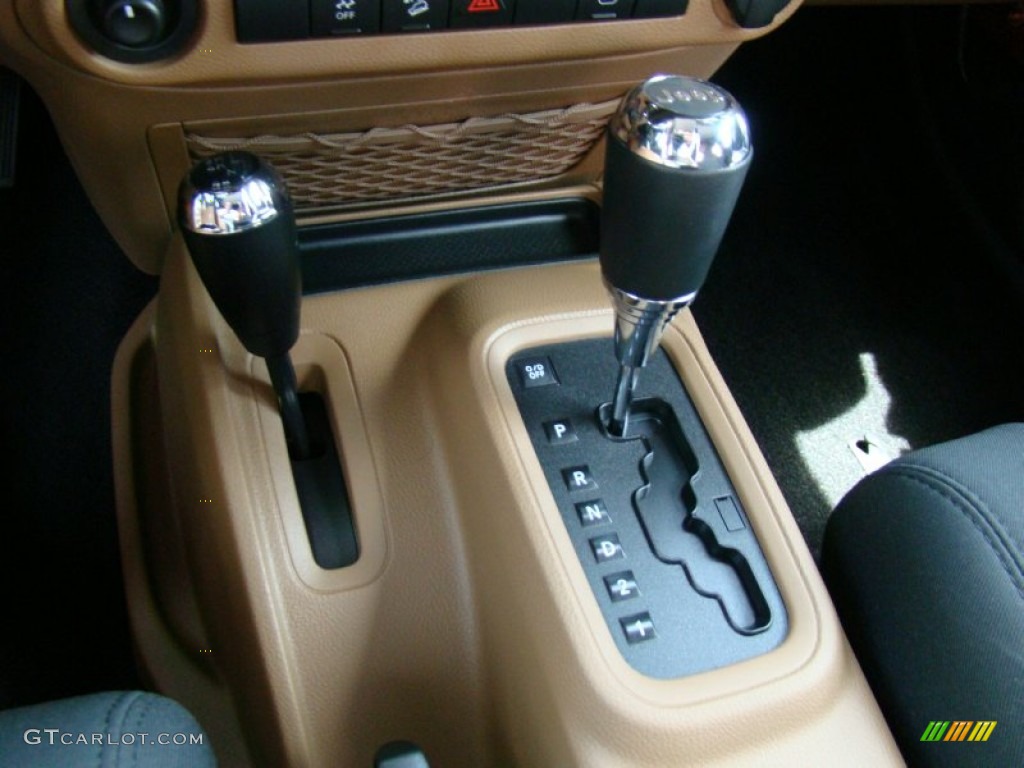 2011 Jeep Wrangler Sahara 4x4 4 Speed Automatic Transmission Photo #69292476