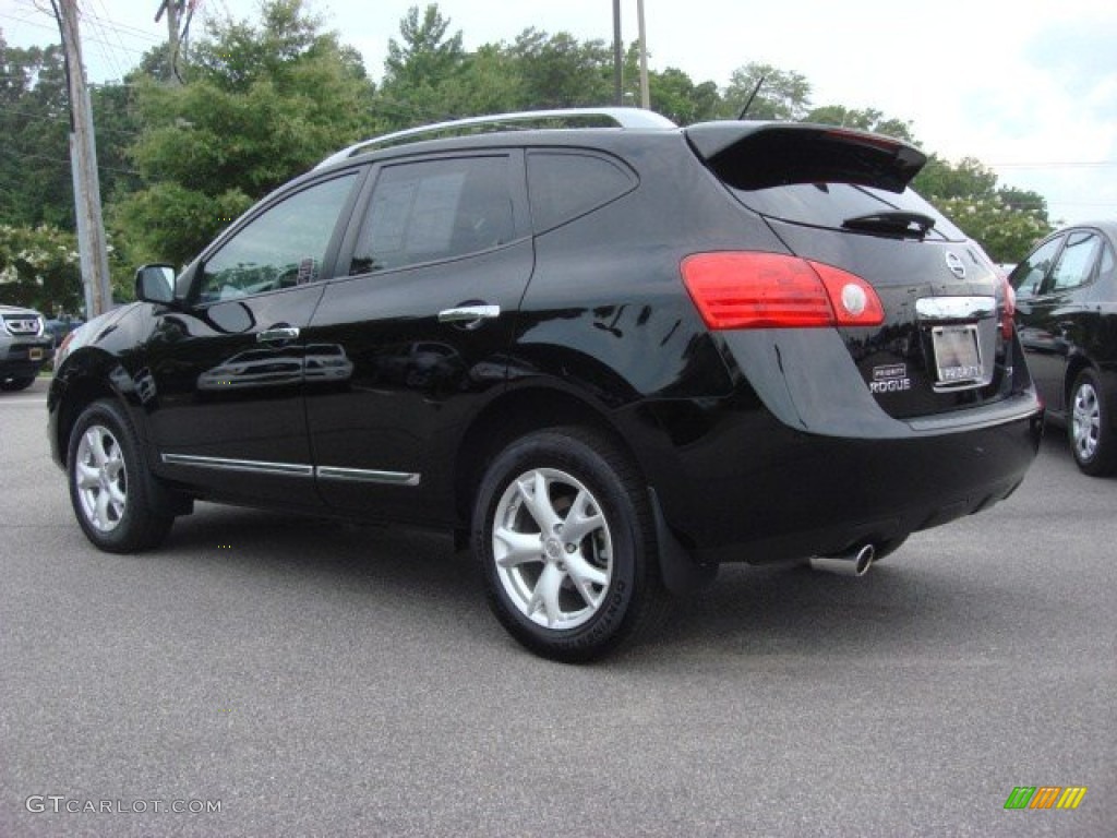 2011 Rogue SV - Wicked Black / Black photo #4