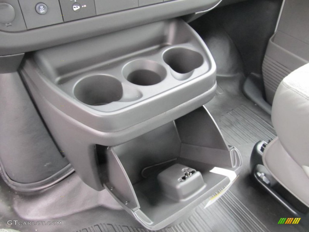 2013 Express 3500 Cargo Van - Summit White / Medium Pewter photo #13