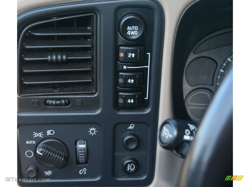 2006 Chevrolet Silverado 1500 LT Extended Cab 4x4 Controls Photo #69306302