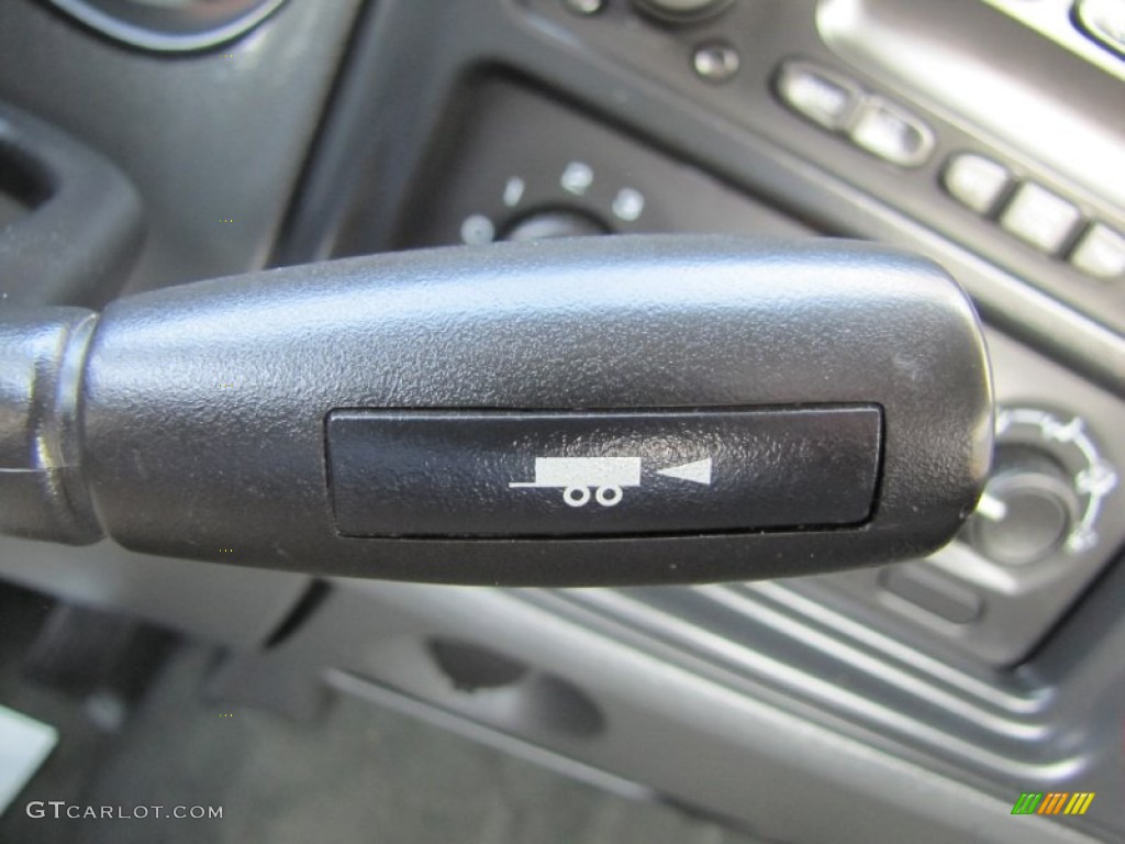 2004 GMC Sierra 1500 SLE Regular Cab Controls Photo #69314256