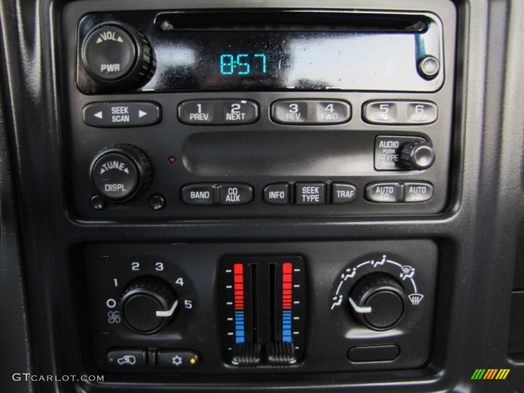 2004 GMC Sierra 1500 SLE Regular Cab Controls Photo #69314289