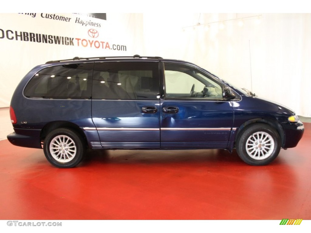 2000 Town & Country LXi - Patriot Blue Pearlcoat / Mist Gray photo #2