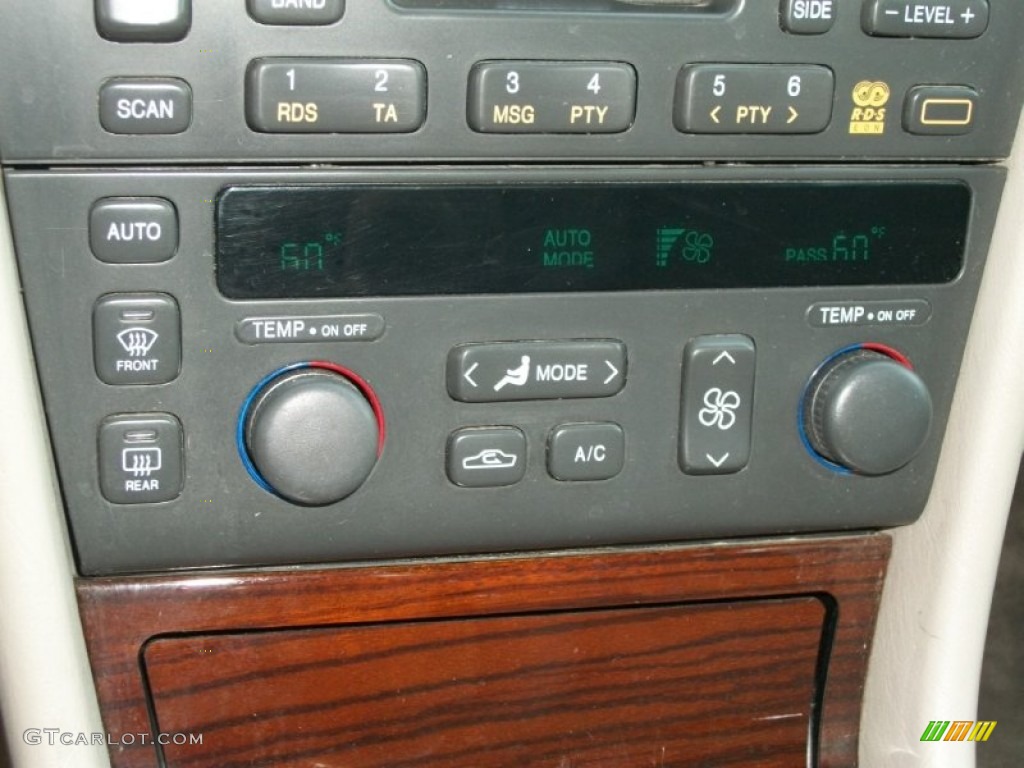 1998 Cadillac Seville SLS Controls Photos
