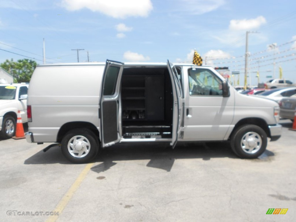 2008 E Series Van E150 Cargo - Silver Metallic / Medium Flint photo #23