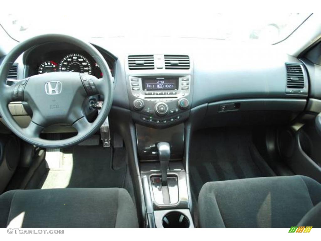 2007 Accord SE Sedan - Alabaster Silver Metallic / Black photo #17