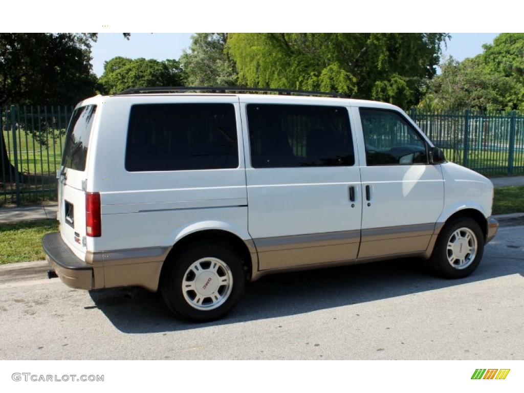 2003 Safari SLE - Summit White / Neutral photo #8
