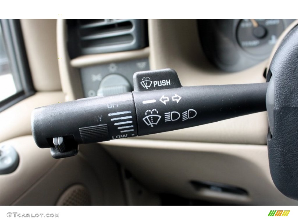 2003 GMC Safari SLE Controls Photo #69343962