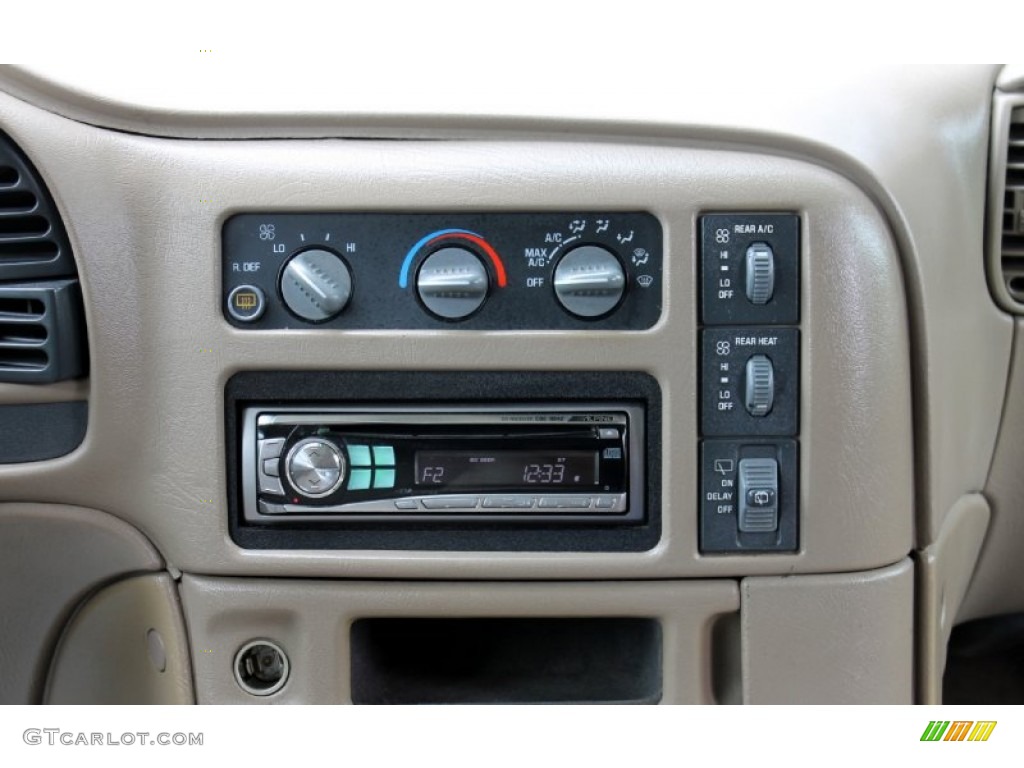 2003 GMC Safari SLE Controls Photo #69343977