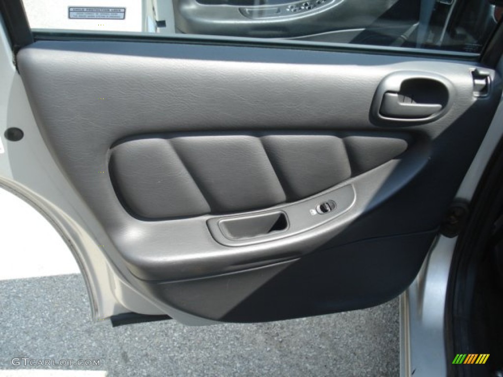2001 Stratus SE Sedan - Bright Silver Metallic / Dark Slate Gray photo #17